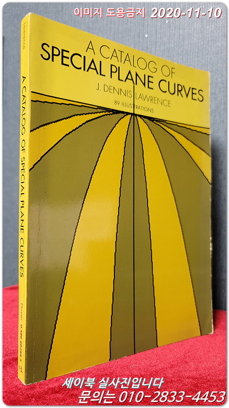 A Catalog of Special Plane Curves (Paperback)
