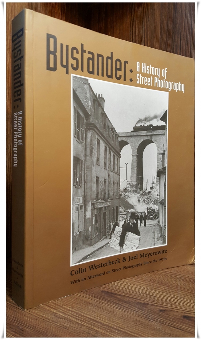 Bystander: A History of Street Photography with a new Afterword on SP since the 1970s (방관자 : 1970년대부터 길거리사진의 역사