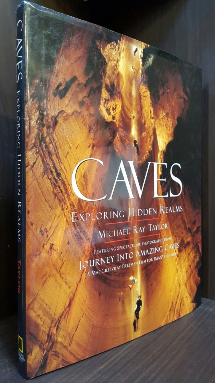 동굴 Caves: Exploring Hidden Realms Hardcover  – March 1, 2001 