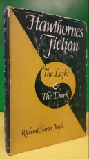 Hawthorne's Fiction The Light and the Dark 1952<호손의 소설 빛과 어둠> 상품 이미지